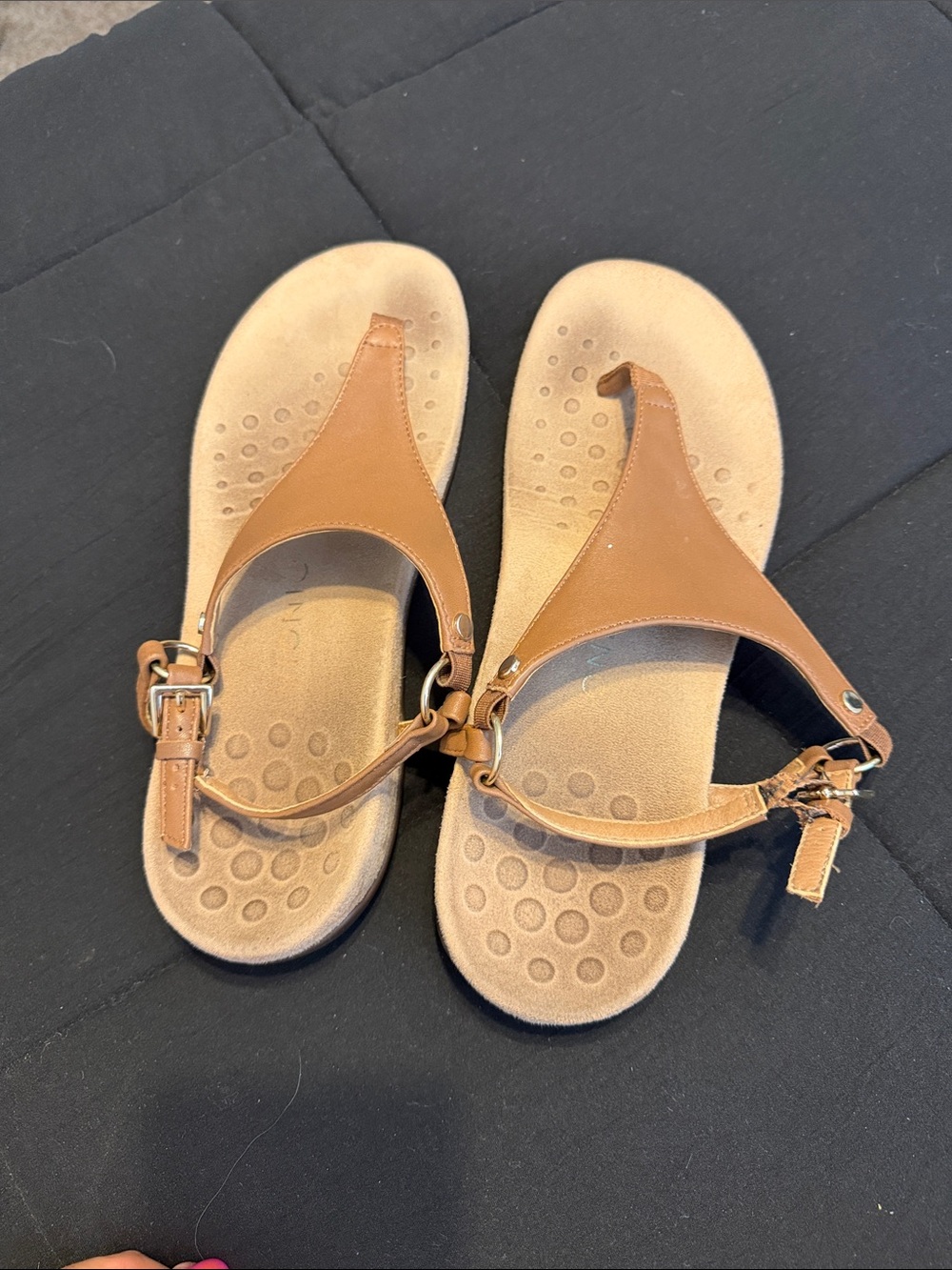 Vionic Orthotic Tan Leather Thong Sandals Women’s Comfort Sandals Size 9